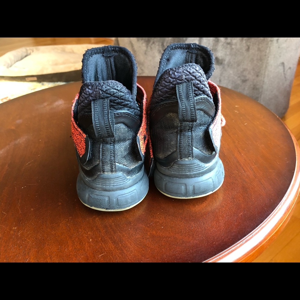 Nike LeBron Soldier XII Basketball Shoe size 4.5Y - Picture 4 of 8